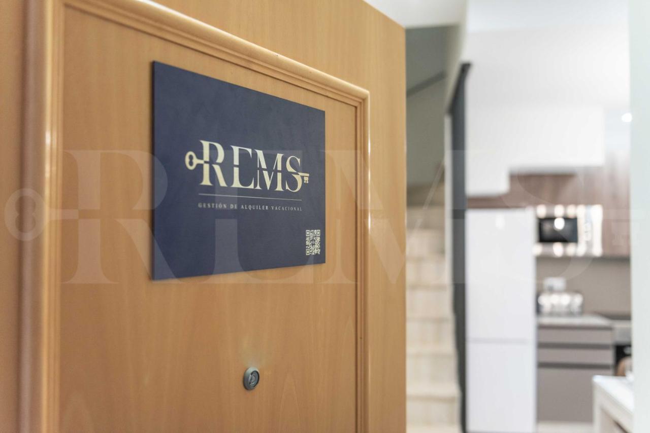Lovely Duplex With Private Parking Near City Center By Rems Màlaga Exteriér fotografie